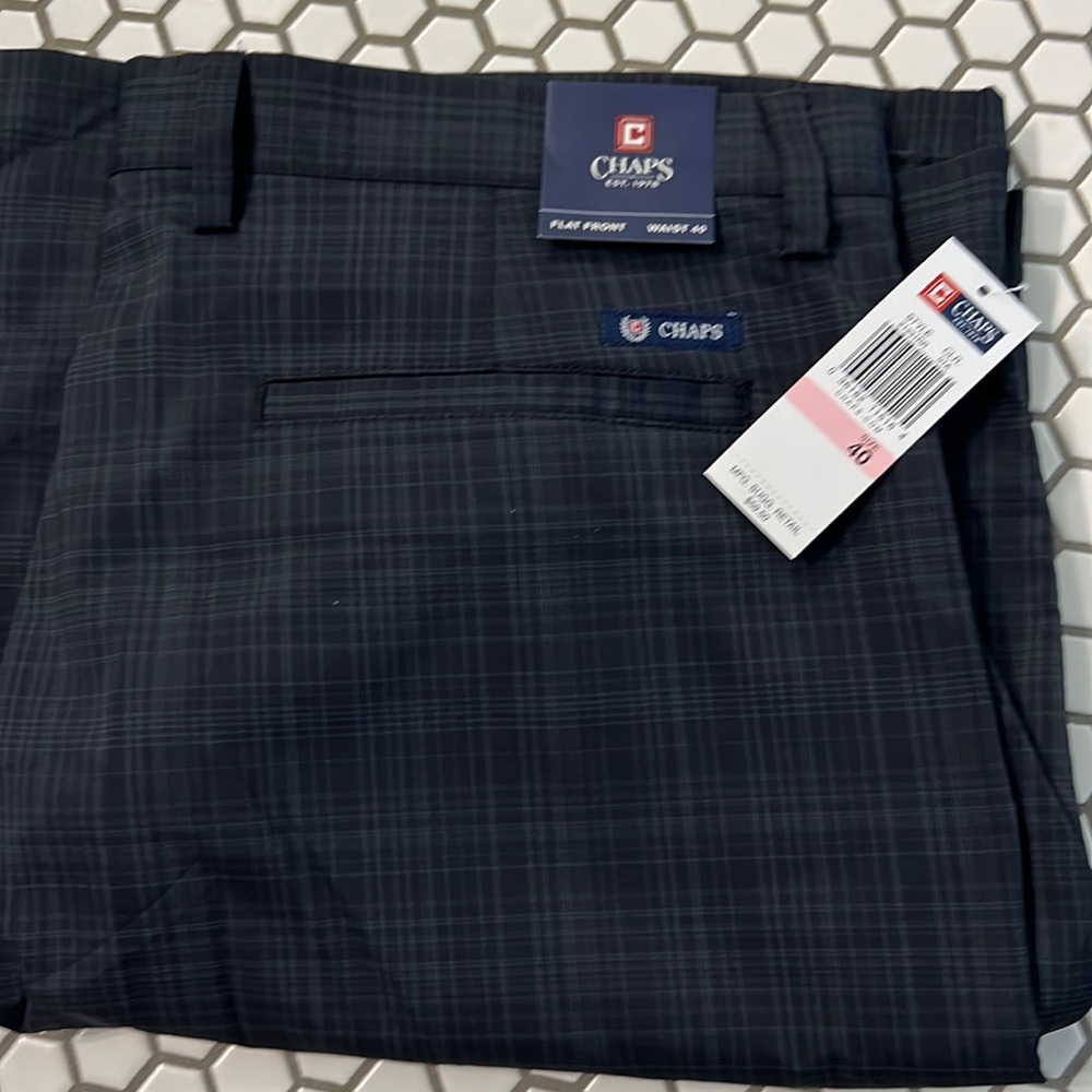 Chaps plaid gold shorts size 40